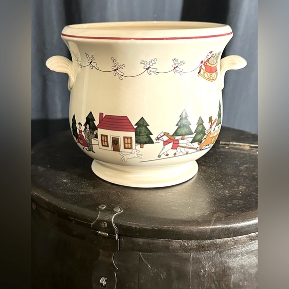 *Rare Find* Mason’s “Christmas Village” Ironware Soup Tureen & Ladle 1983-2013 - Picture 7 of 14